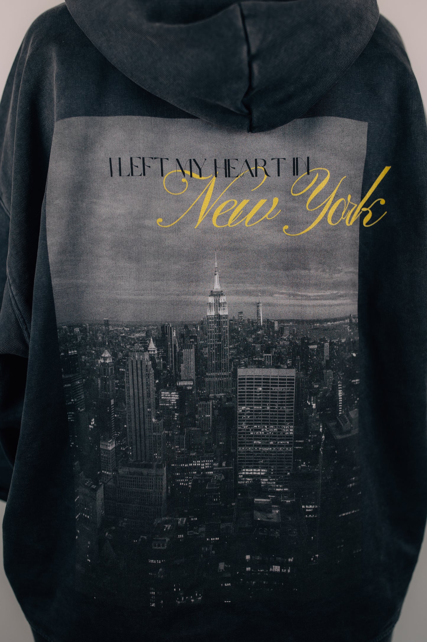 "I left my heart in New York” – Hoodie in dyed black